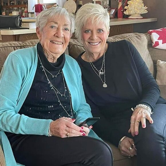 Set of 4 New Crocheted Doilies - Picture 5 of 7